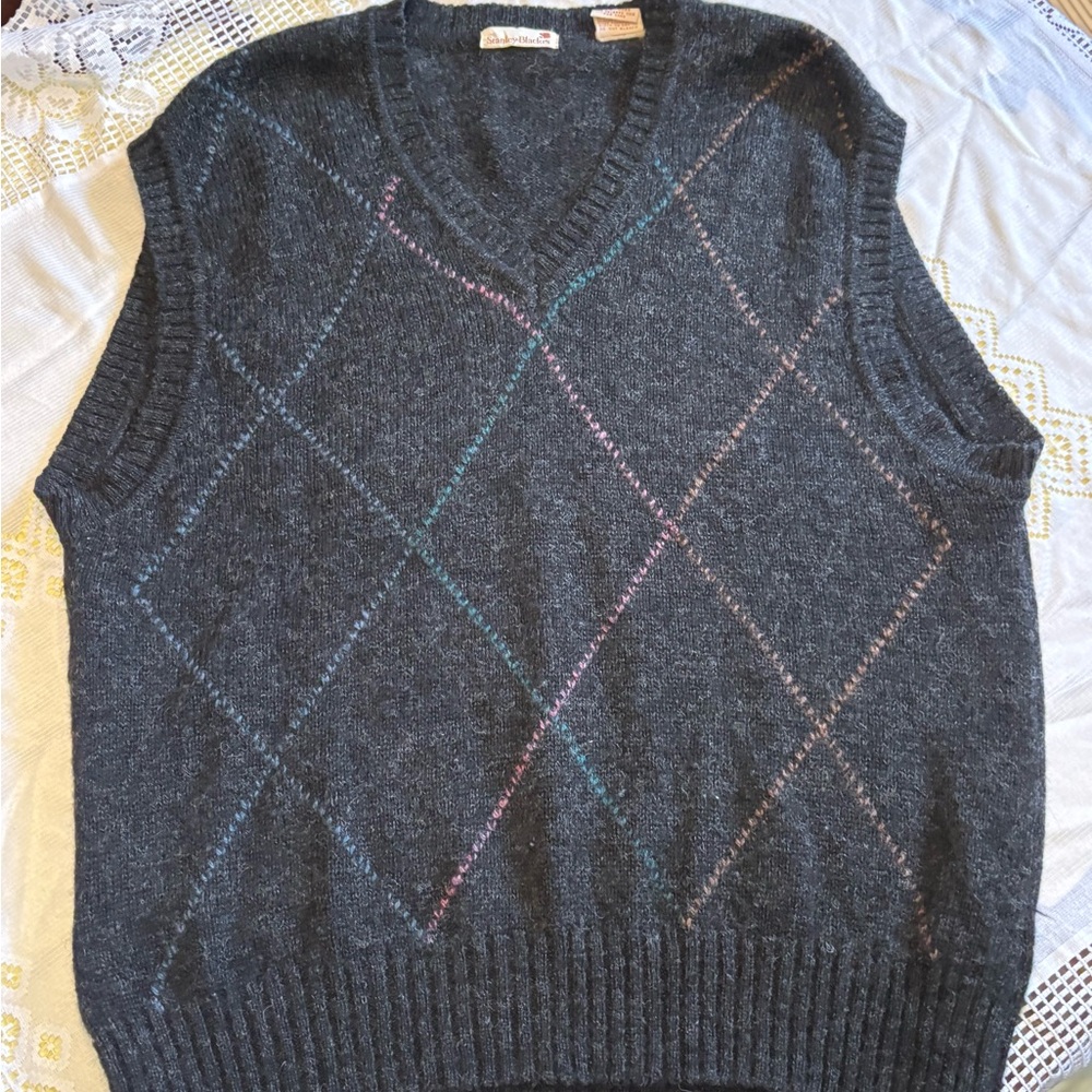 Vintage Men's Dark Gray Argyle V-Neck Sweater Vest